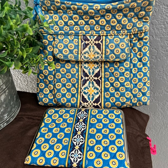 Vera Bradley Handbags - Vera Bradley Riveria Blue hipster with accessory